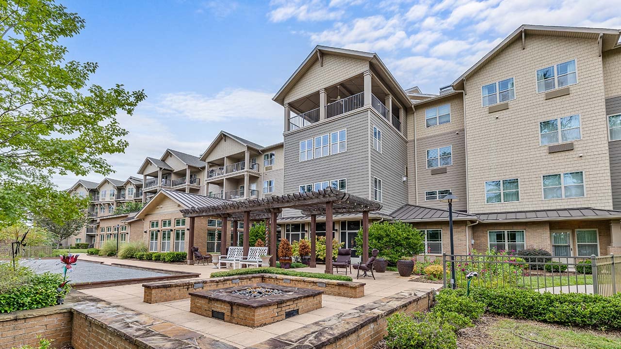 Exterior view of Williams Place Gracious Retirement Living